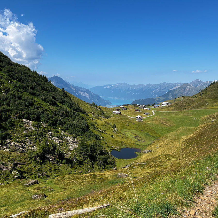 Sicht ins Tal vom Berg hinunter