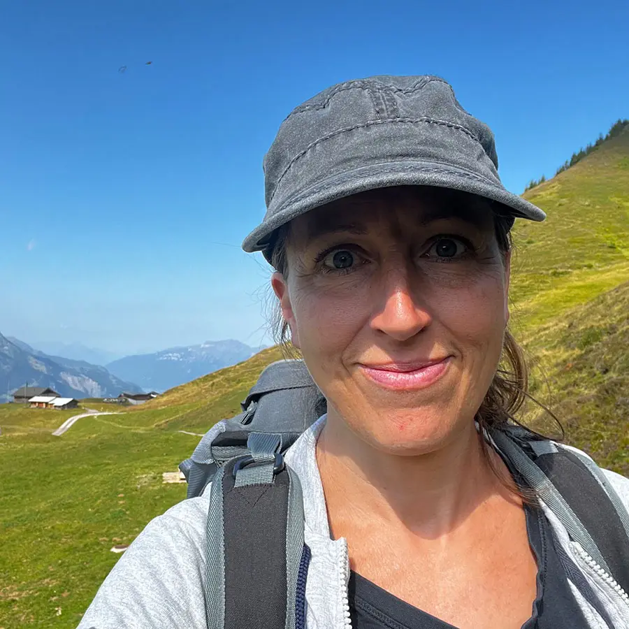 Jeannine Maurer am Wandern in den Bergen