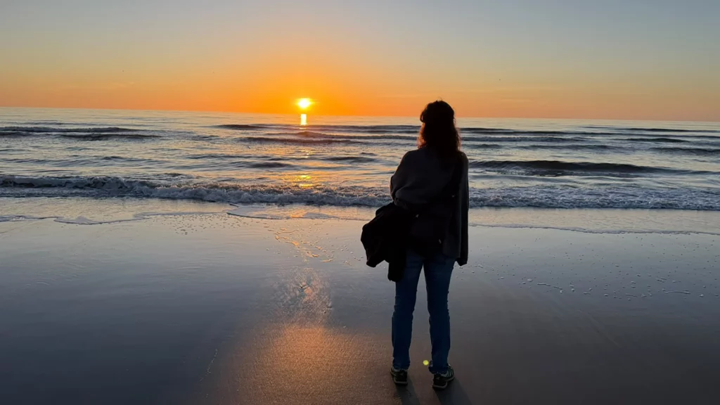 Jeannine Maurer am Strand von St. Peter-Ording im Herbst 2026